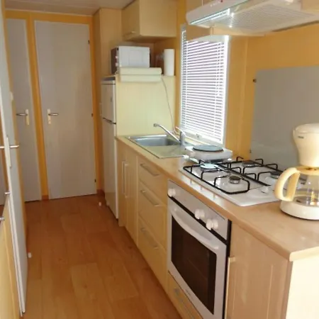 Mobil-home Fouras, 3 Pieces, 4 Personnes - Fr-1-709-21 * Fouras